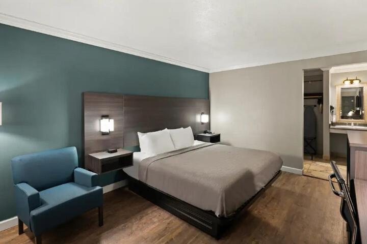 Room 27 of 27