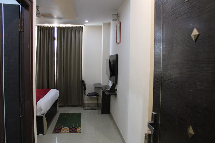 Room 7 of 11