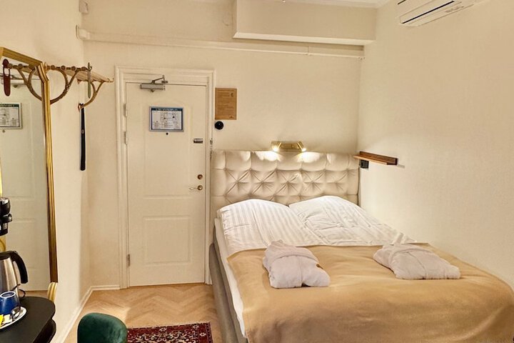 Room 58 of 212