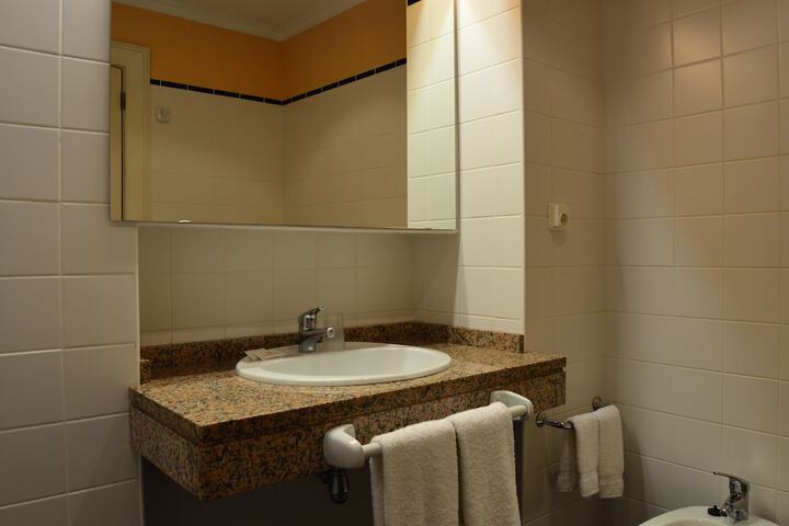 Room 12 of 76