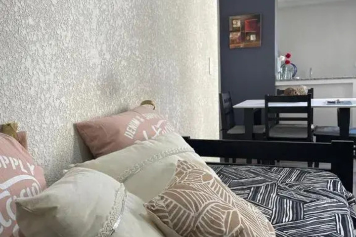 Room 4 of 12
