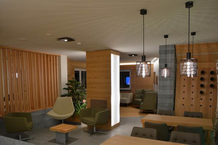 Lounge 40 of 43