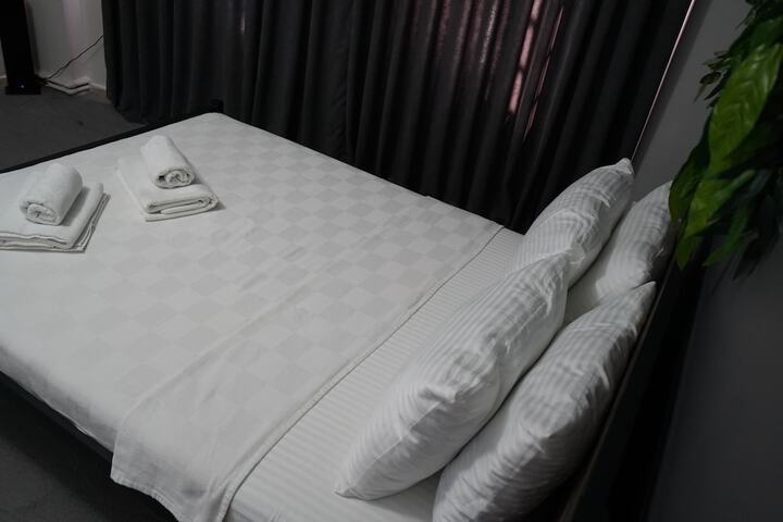 Room 7 of 25