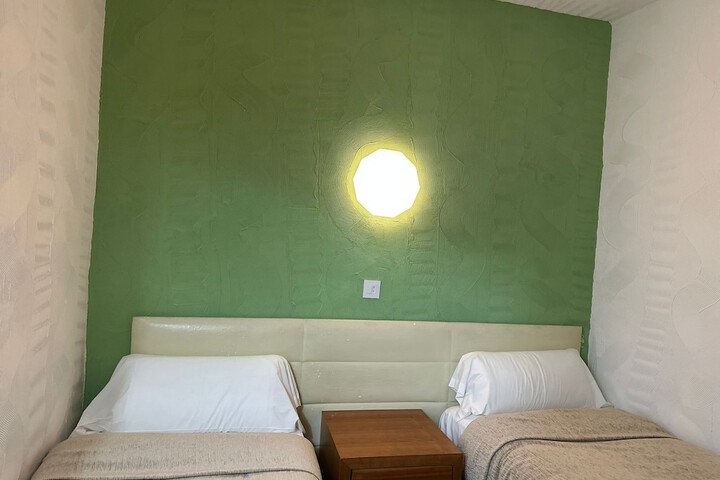 Room 52 of 133
