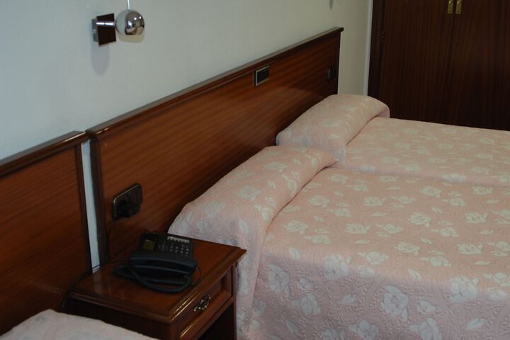 Room 11 of 42