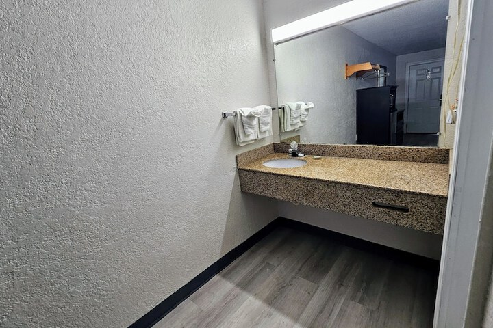 Room 9 of 11