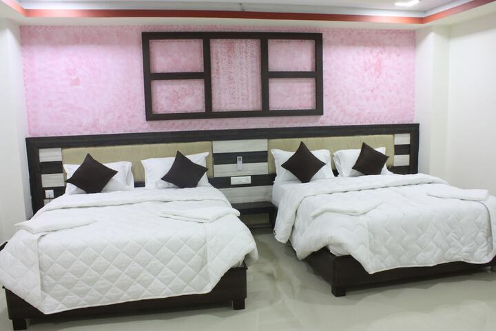 Room 10 of 24