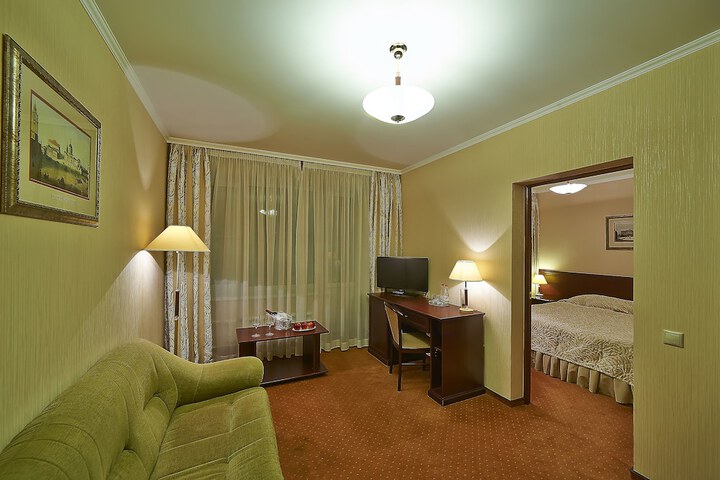 Room 11 of 43