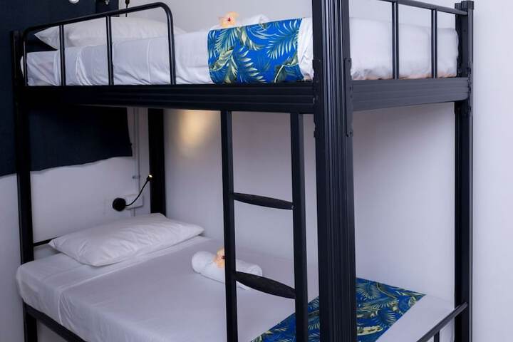 Room 10 of 42