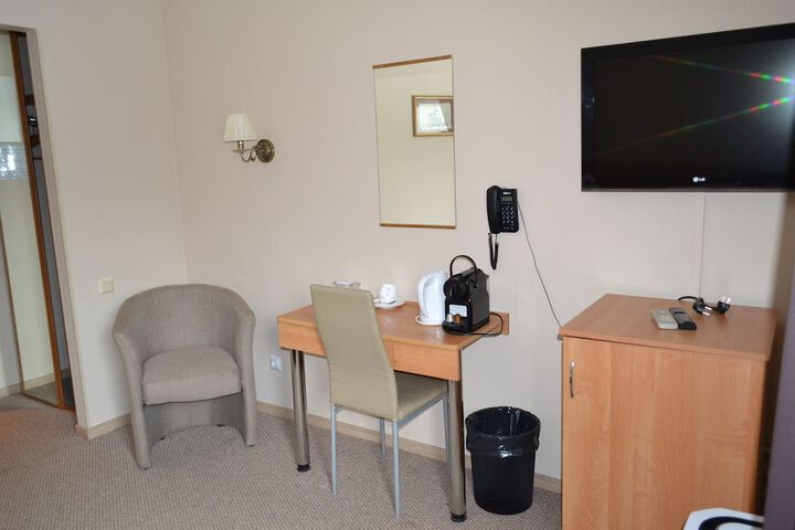 Room 27 of 71