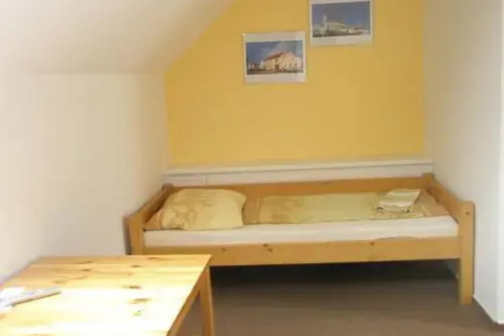 Room 3 of 7
