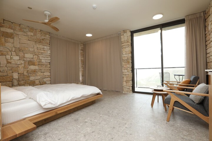 Room 8 of 52