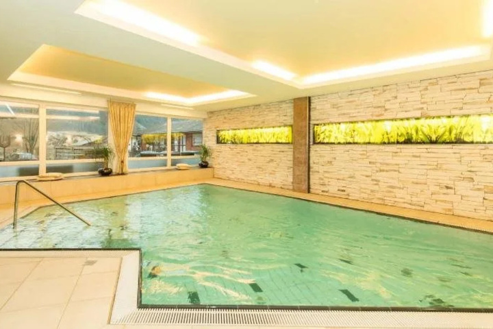 Pool 14 of 22
