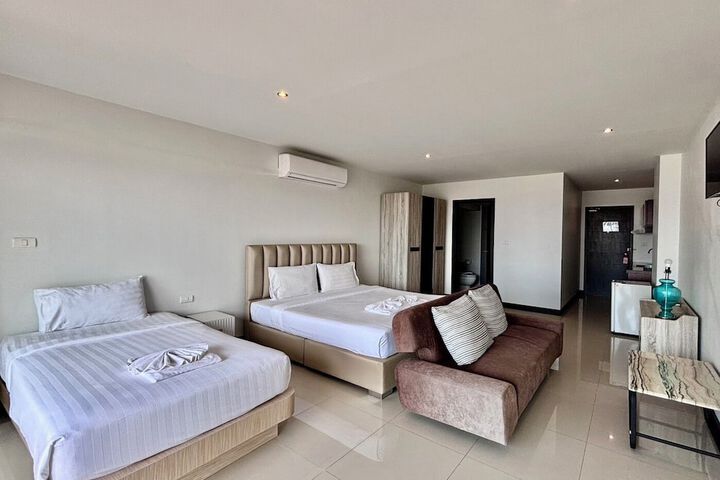Room 82 of 164