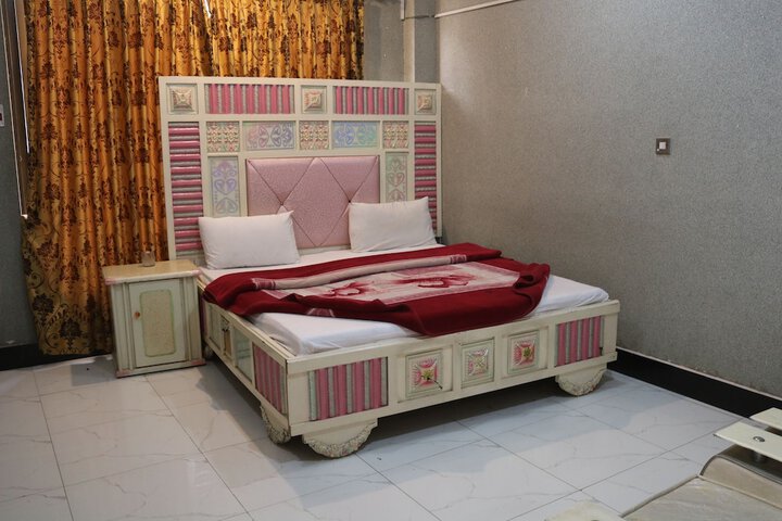 Room 3 of 10
