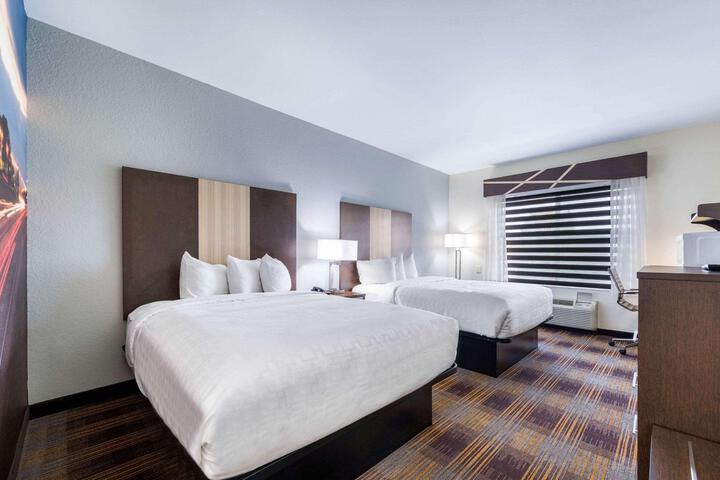 2 Queen Beds Accessible (14 of 22)