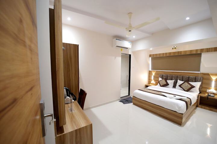 Room 11 of 30