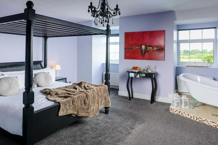 Room 11 of 48