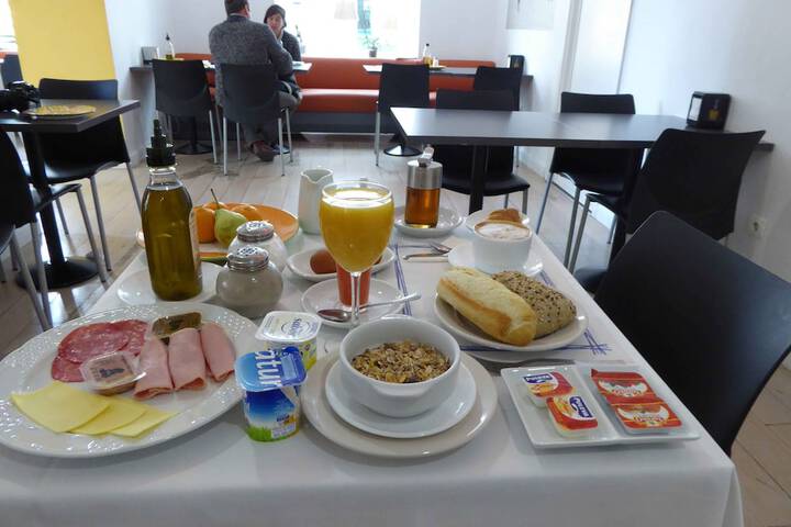 Breakfast/Coffee Service 35 of 48