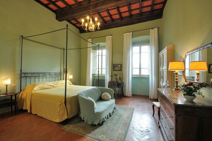Room 3 of 227