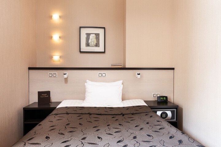Room 25 of 107
