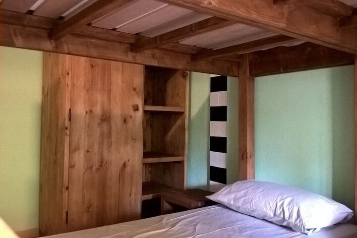 Room 25 of 38