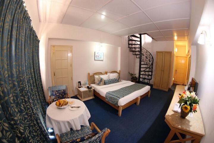 Room 34 of 83
