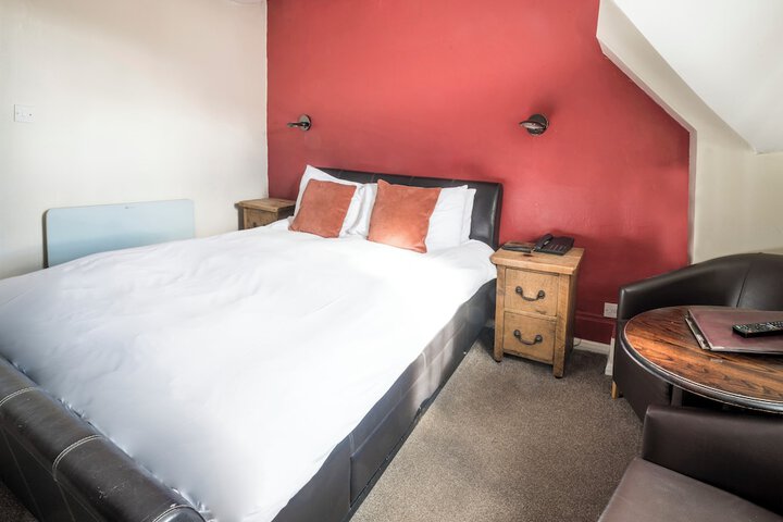 Room 13 of 33