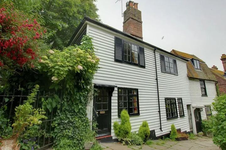 Comfy Holiday Home in Hastings near Sea Beach & Water Sports