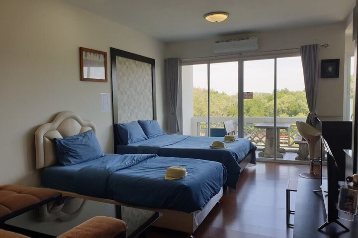 Room 45 of 263