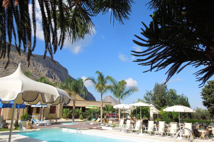 Hotel with Pool