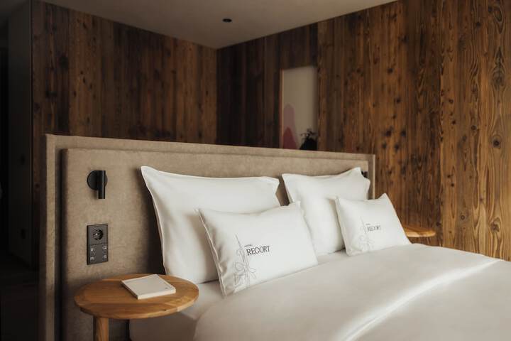 Room 27 of 92