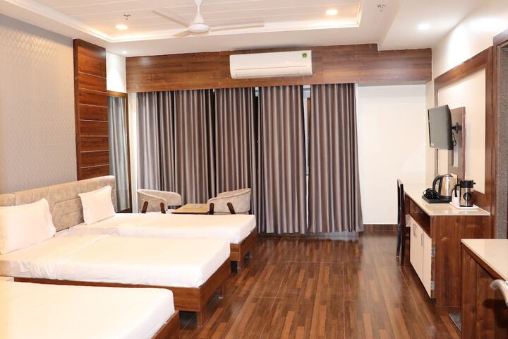 Room 5 of 32