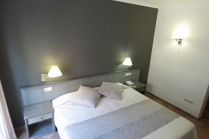 Room 18 of 102