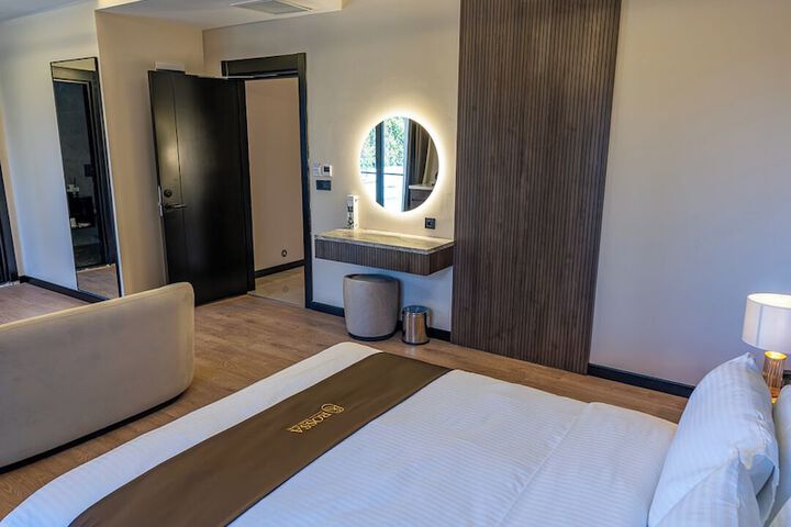 Room 19 of 76