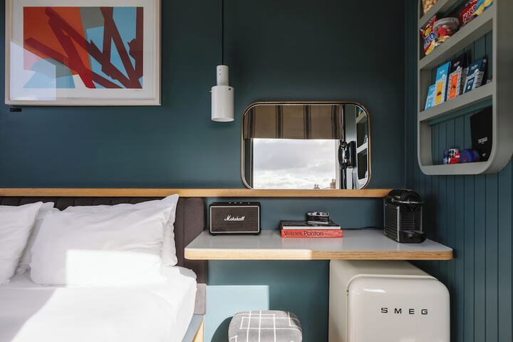Room 9 of 47