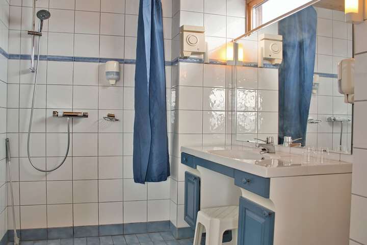 Room 9 of 27