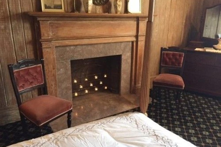 Room 4 of 42