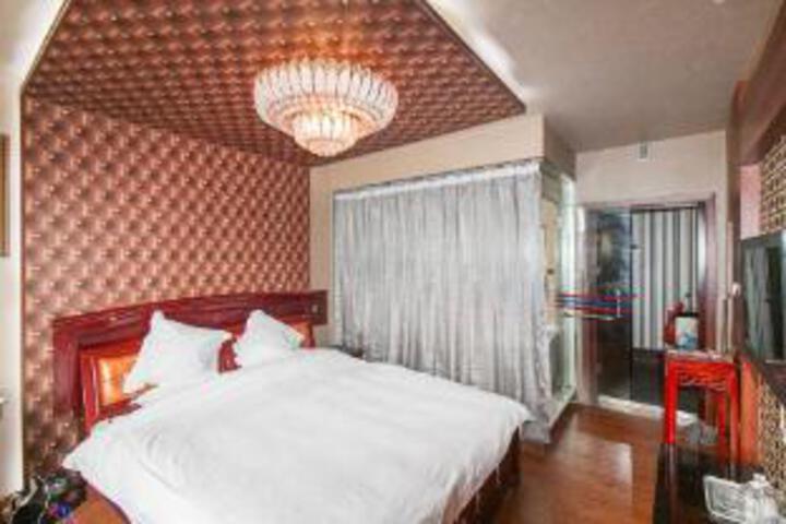 Room 6 of 7