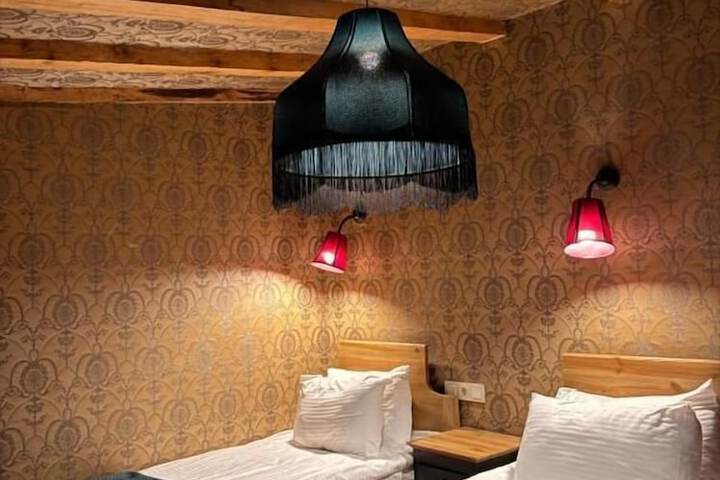 Room 4 of 73