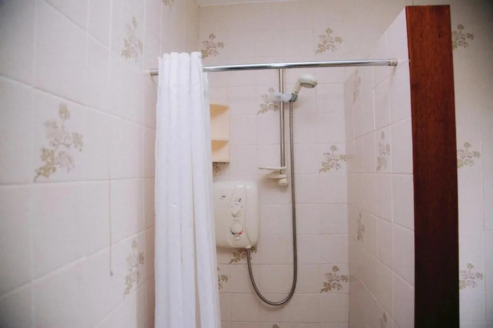 Room 4 of 10