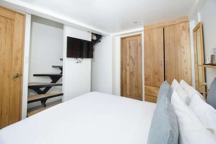 Room 27 of 50