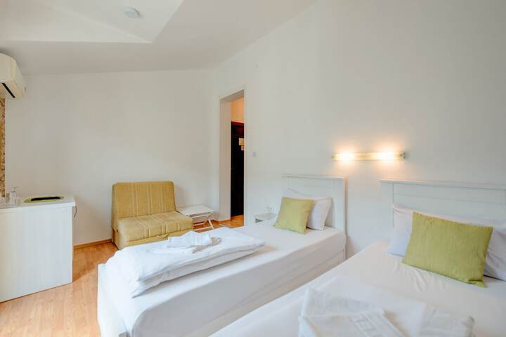 Room 9 of 52