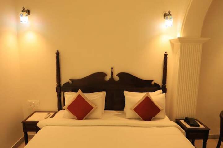 Room 8 of 40