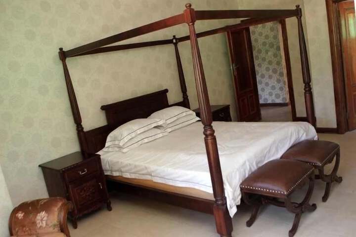 Room 6 of 23