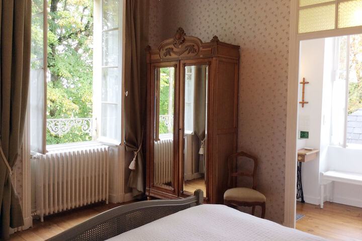 Room 13 of 19