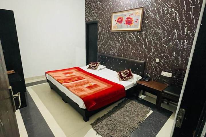 Room 12 of 16