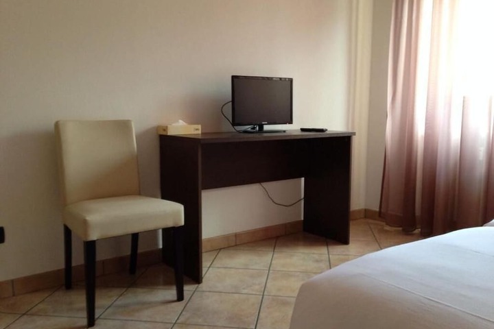 Room 12 of 33