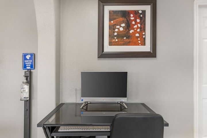 Business Center 18 of 21