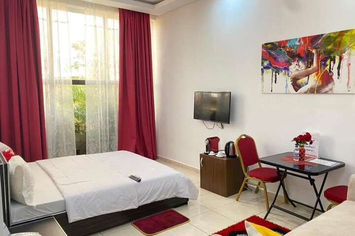 Room 4 of 18